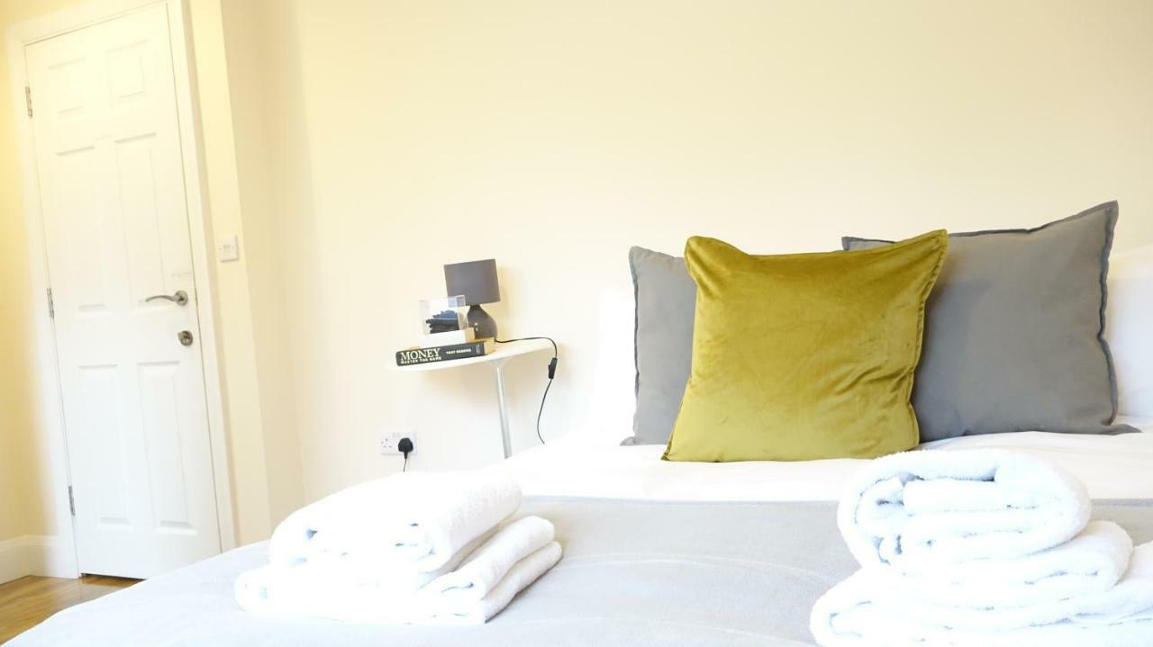 Heathrow Ensuite Rooms- Auto Check In ลอนดอน ภายนอก รูปภาพ