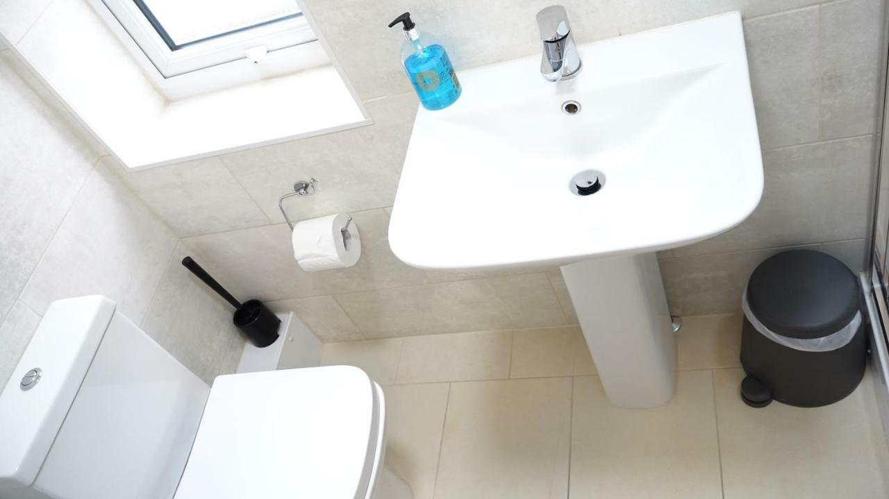 Heathrow Ensuite Rooms- Auto Check In ลอนดอน ภายนอก รูปภาพ