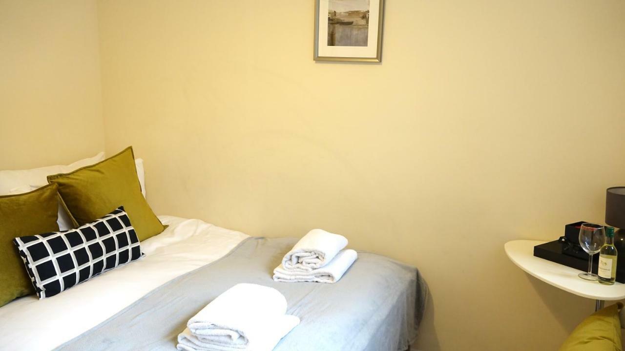 Heathrow Ensuite Rooms- Auto Check In ลอนดอน ภายนอก รูปภาพ