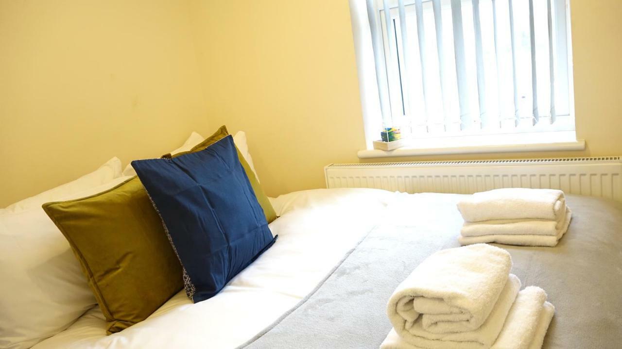 Heathrow Ensuite Rooms- Auto Check In ลอนดอน ภายนอก รูปภาพ