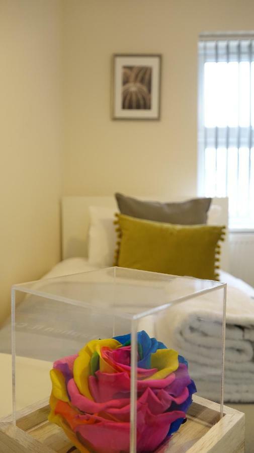 Heathrow Ensuite Rooms- Auto Check In ลอนดอน ภายนอก รูปภาพ