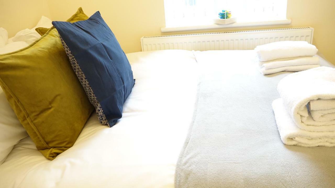 Heathrow Ensuite Rooms- Auto Check In ลอนดอน ภายนอก รูปภาพ