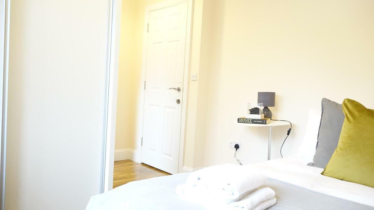 Heathrow Ensuite Rooms- Auto Check In ลอนดอน ภายนอก รูปภาพ