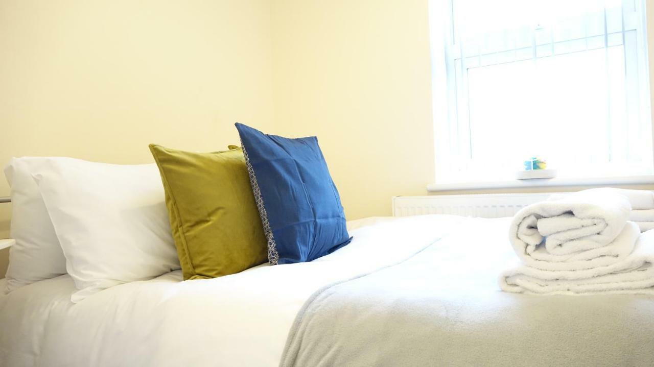 Heathrow Ensuite Rooms- Auto Check In ลอนดอน ภายนอก รูปภาพ