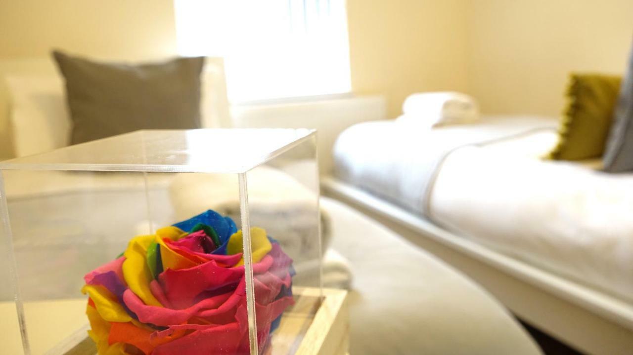 Heathrow Ensuite Rooms- Auto Check In ลอนดอน ภายนอก รูปภาพ
