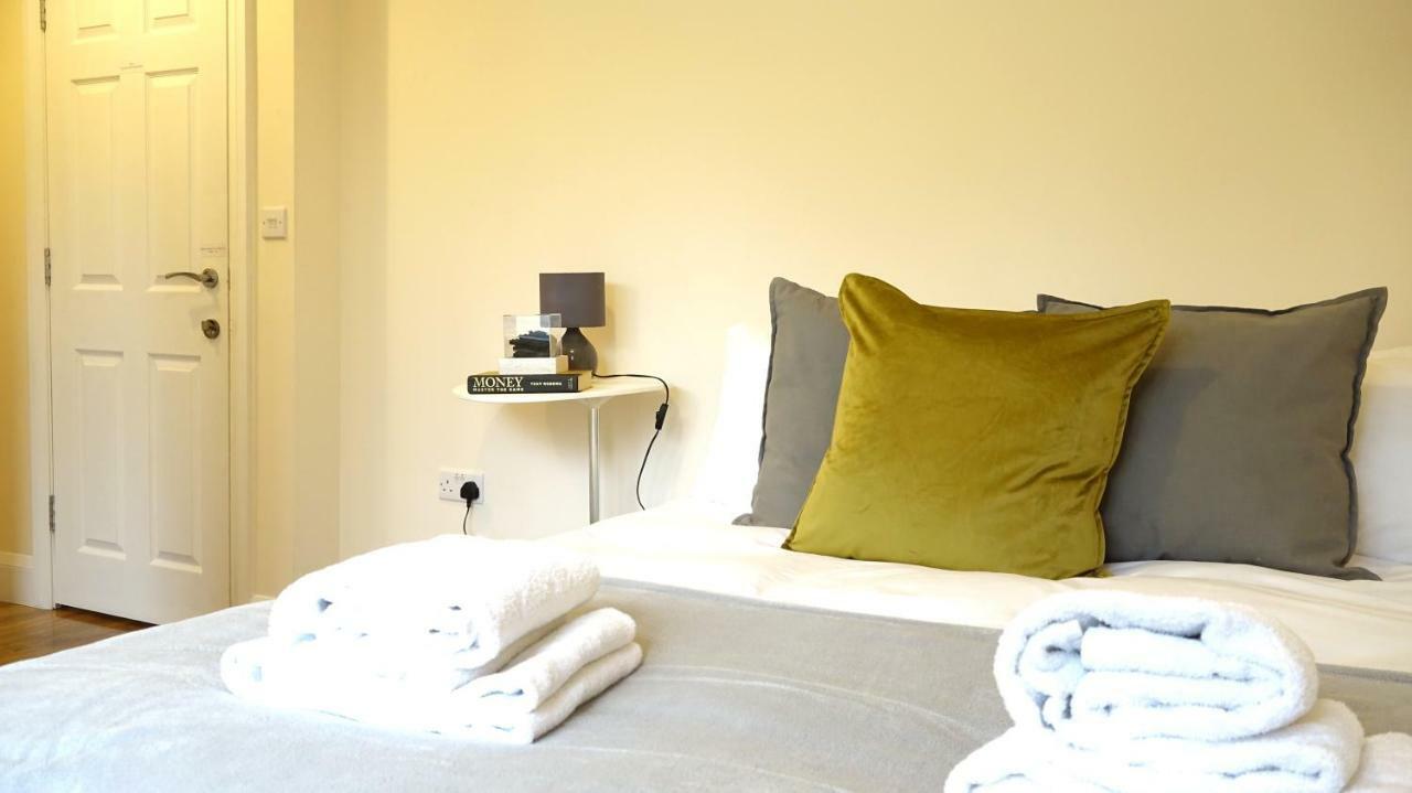 Heathrow Ensuite Rooms- Auto Check In ลอนดอน ภายนอก รูปภาพ