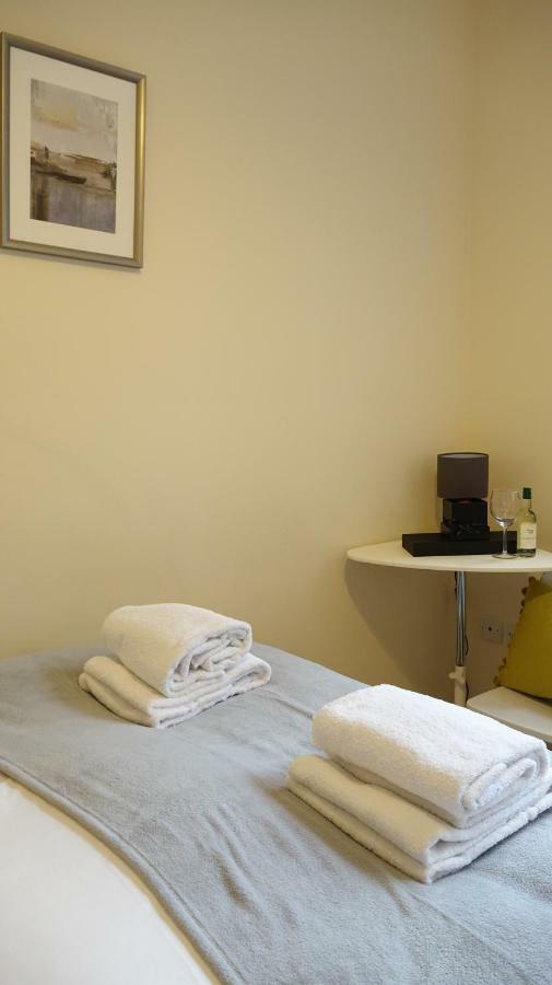 Heathrow Ensuite Rooms- Auto Check In ลอนดอน ภายนอก รูปภาพ
