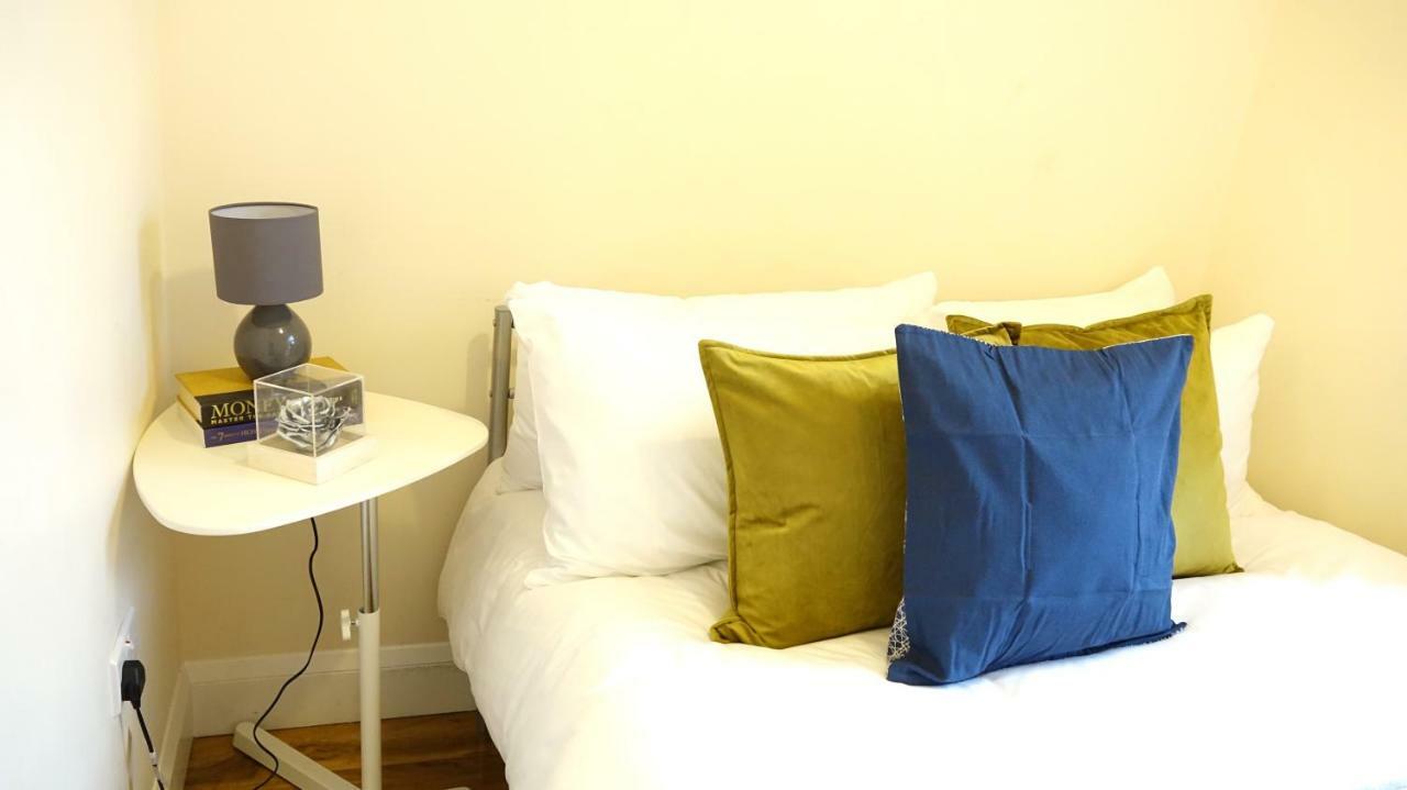 Heathrow Ensuite Rooms- Auto Check In ลอนดอน ภายนอก รูปภาพ