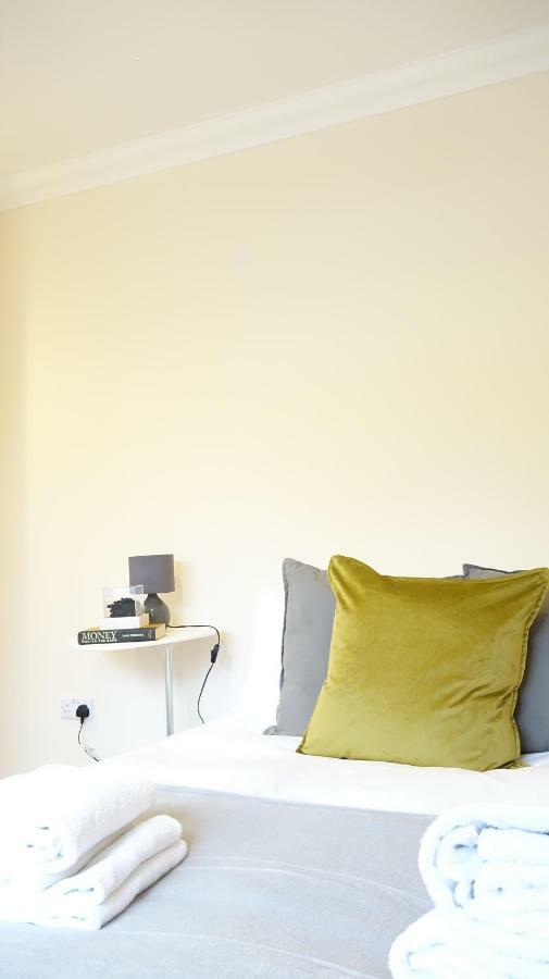 Heathrow Ensuite Rooms- Auto Check In ลอนดอน ภายนอก รูปภาพ