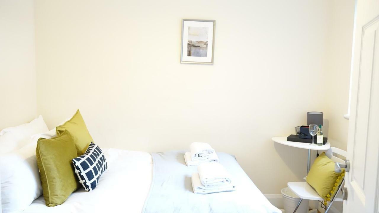 Heathrow Ensuite Rooms- Auto Check In ลอนดอน ภายนอก รูปภาพ