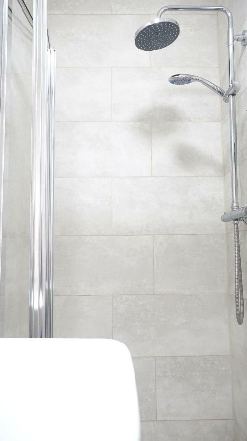 Heathrow Ensuite Rooms- Auto Check In ลอนดอน ภายนอก รูปภาพ