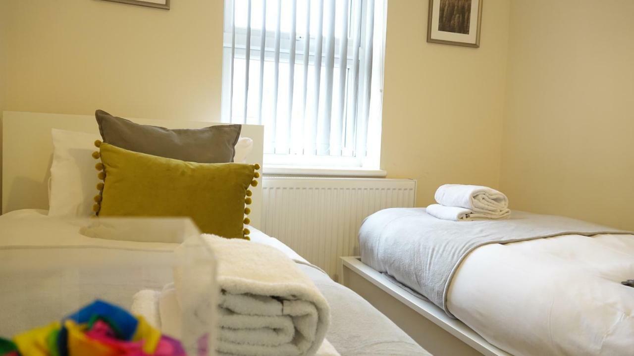 Heathrow Ensuite Rooms- Auto Check In ลอนดอน ภายนอก รูปภาพ