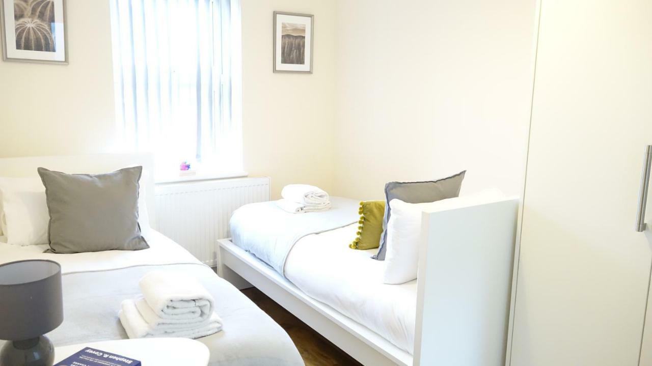 Heathrow Ensuite Rooms- Auto Check In ลอนดอน ภายนอก รูปภาพ