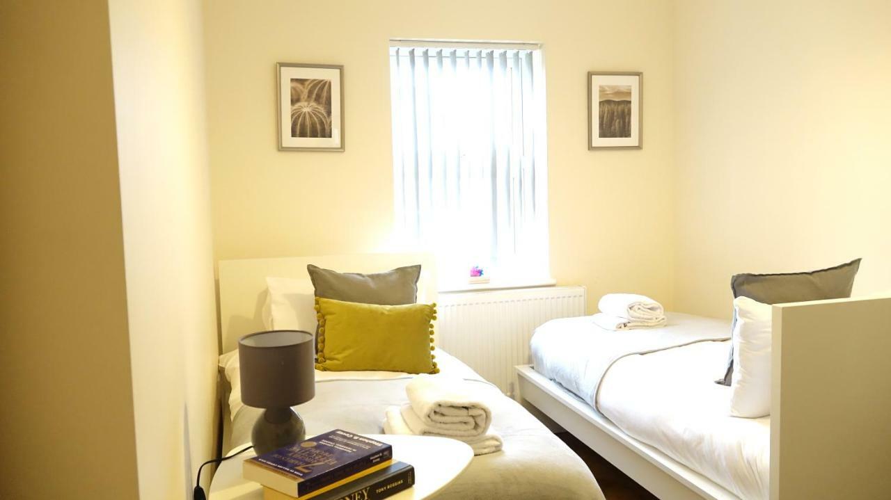 Heathrow Ensuite Rooms- Auto Check In ลอนดอน ภายนอก รูปภาพ
