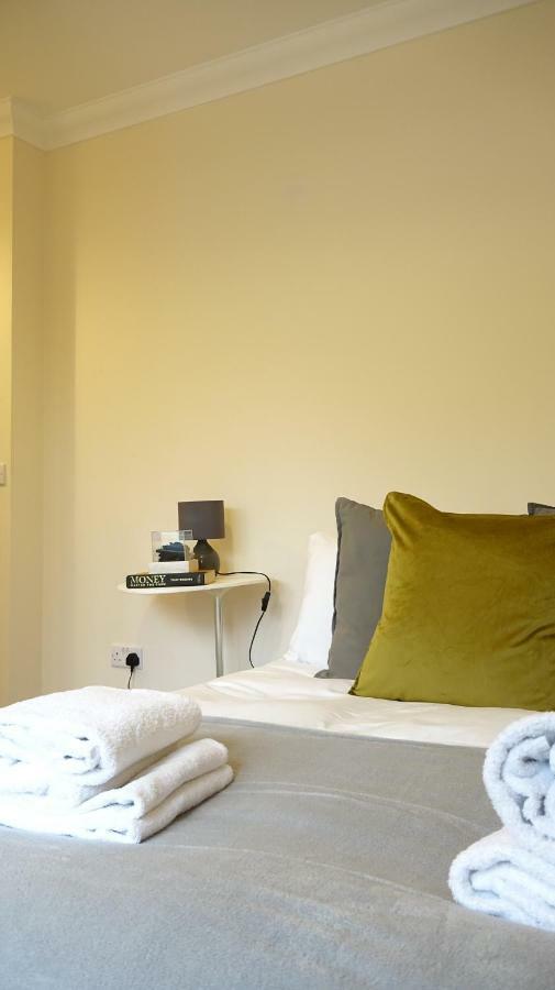 Heathrow Ensuite Rooms- Auto Check In ลอนดอน ภายนอก รูปภาพ