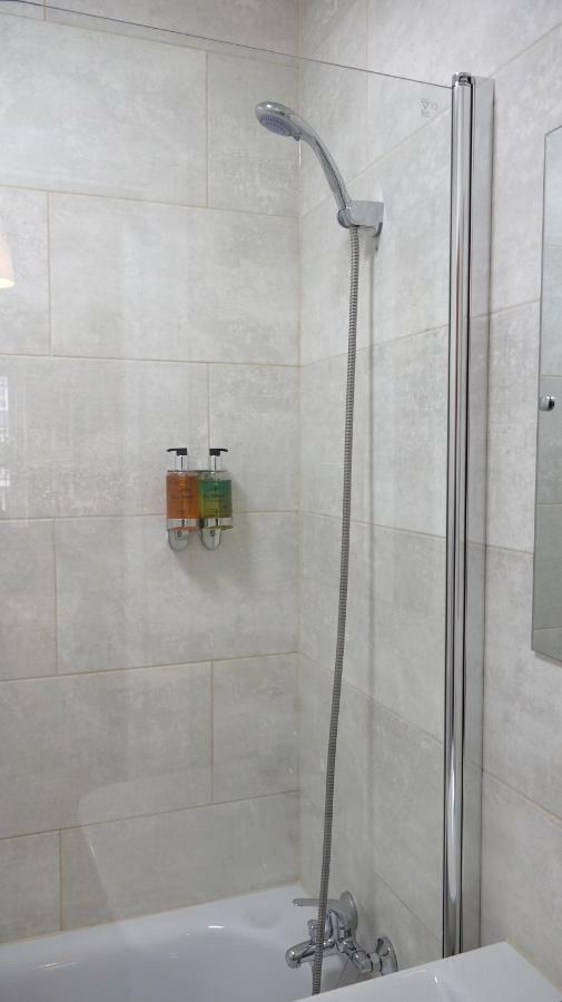 Heathrow Ensuite Rooms- Auto Check In ลอนดอน ภายนอก รูปภาพ
