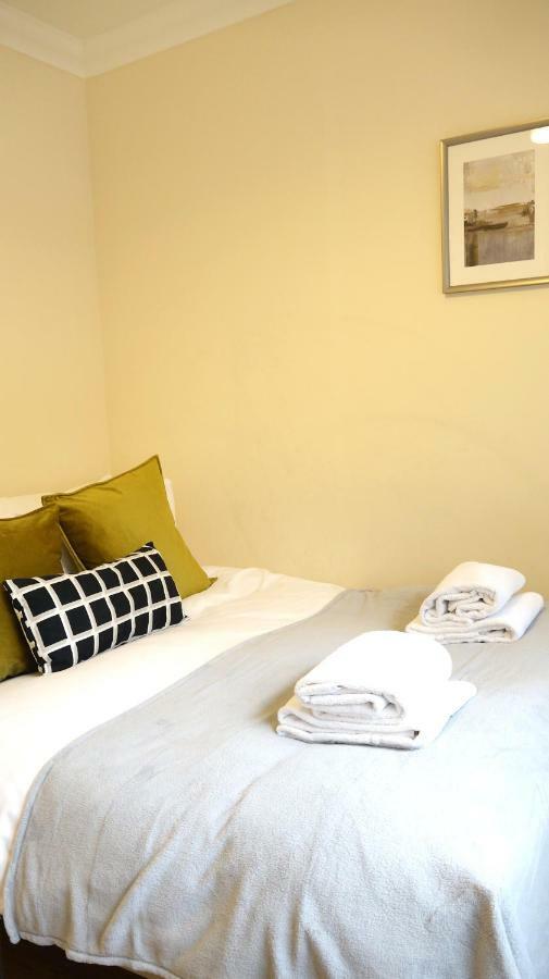 Heathrow Ensuite Rooms- Auto Check In ลอนดอน ภายนอก รูปภาพ