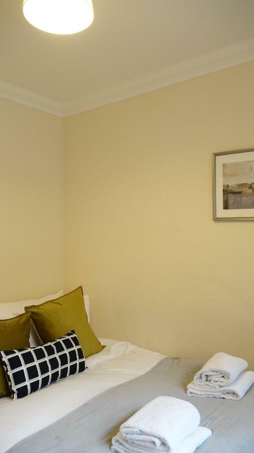 Heathrow Ensuite Rooms- Auto Check In ลอนดอน ภายนอก รูปภาพ