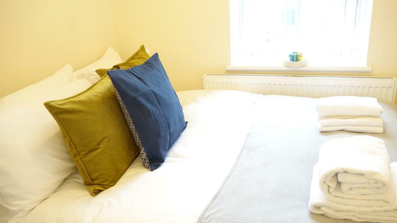 Heathrow Ensuite Rooms- Auto Check In ลอนดอน ภายนอก รูปภาพ