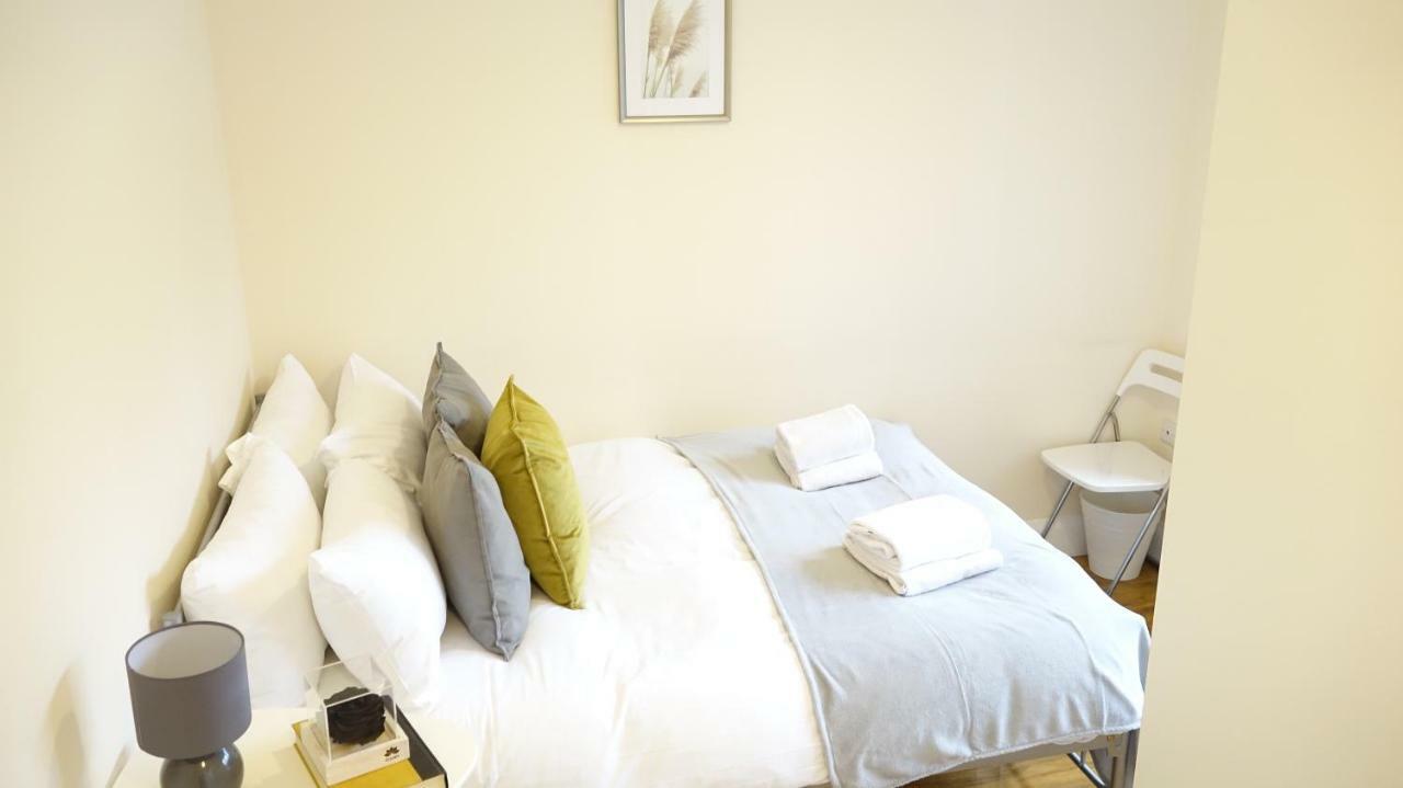 Heathrow Ensuite Rooms- Auto Check In ลอนดอน ภายนอก รูปภาพ