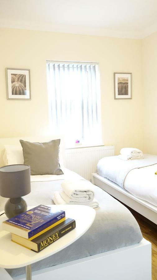 Heathrow Ensuite Rooms- Auto Check In ลอนดอน ภายนอก รูปภาพ