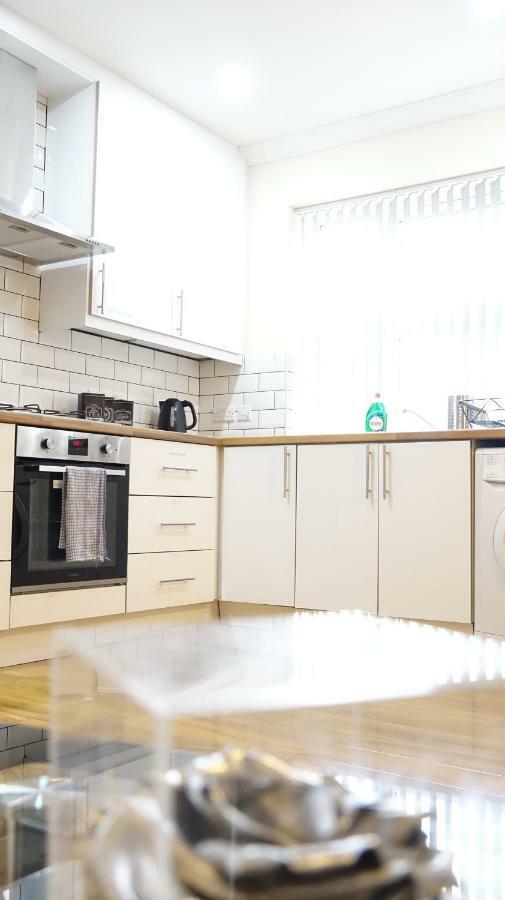 Heathrow Ensuite Rooms- Auto Check In ลอนดอน ภายนอก รูปภาพ